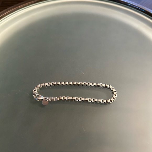 TIFFANY & CO. VENETIAN LINK STERLING SILVER BRACELET - Picture 2 of 8